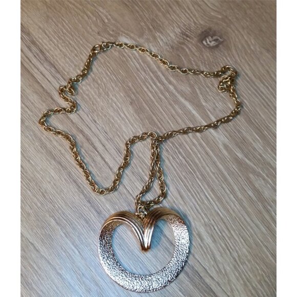 Sarah Coventry Gold Tone Heart Shape Necklace - Picture 2 of 3